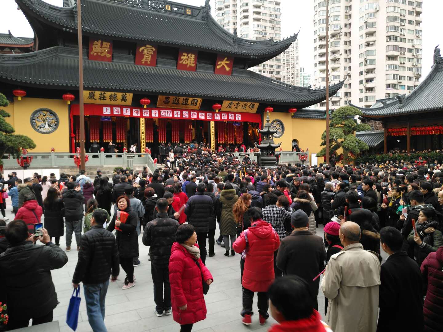 春节期间寺庙祈福,保障安全才是福------除夕夜完成21个寺庙秩序维护