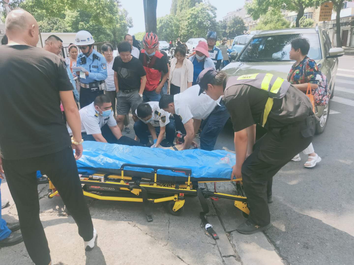 上海虹口车祸2死5伤，路过车辆记录仪拍下事发瞬间_手机新浪网