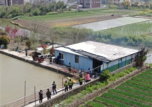 无人机航拍捕捉火情  保安消防员联手施救 ——宗保公司无人机在执