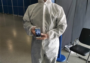 拾金不昧树新风 ——宗保公司驻浦东机场协管人员捡到行李箱一个