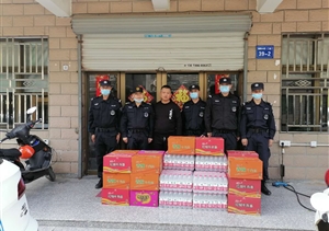一线慰问暖人心  齐心协力抗疫情 ——星桥街道城管执法中队慰问民