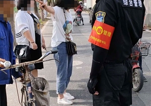 流氓骚扰两妇女  市容队员急援救 ——宗保公司驻六灶市容项目队员