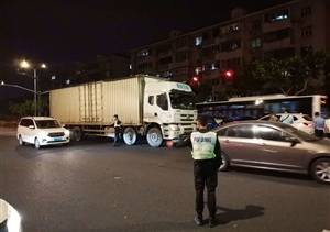 保安巡逻路遇交通事故  协助交警现场妥善处置 ——宗保公司驻金桥