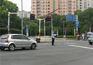 老人手写感谢信  点赞辅警“好样的” ——宗保公司驻莘庄梅陇交通