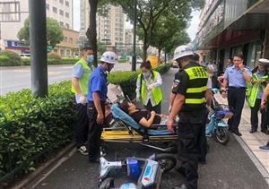 执勤路遇交通事故  民泰保安帮助获赞——民泰公司驻临平市容项目