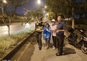 帮迷路老人寻家人  平凡小事践行初心——宗保公司驻周浦市容项目