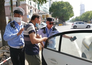 老人失忆迷路  特保热心帮助——虹桥交通辅警帮助失忆老人