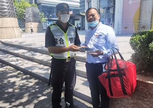 拾金不昧好行为 物归原主品行高——宗保公司驻陆家嘴综合管理队员