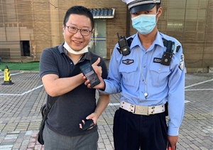 宗保公司驻闵行交通辅警项目队员捡到一部苹果手机