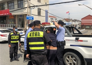 醉酒男子欲闹事   果敢制止受赞扬 —周浦市容项目队员制止一名醉