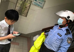 大雨无情人有情  护送回家显温情—闵行虹桥交通辅警项目队员冒雨