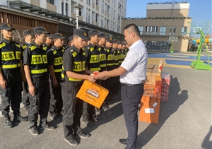 心系一线 情暖双节--双节前公司慰问一线员工