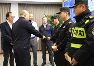 市公安局治安总队保安管理处慰问宗保公司舍己救人队员