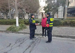 拒收香烟抵诱惑 廉洁自律扬正气 —东湖市容项目队员拒收香烟