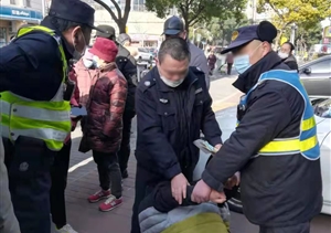 世博区域南码头项目队员协助市民抓住偷窃嫌疑人