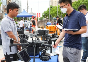 鹰飞航空公司参加周浦镇“安全生产月”宣传活动
