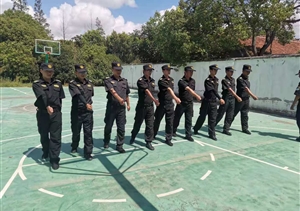 队列训练塑气质 容姿严整树形象