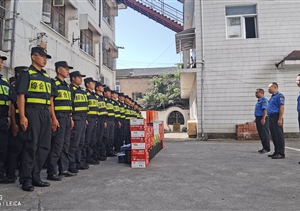 休宁县城市管理执法局领导慰问宗保队员