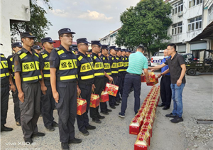 黄山区城市管理行政执法局领导慰问宗保队员