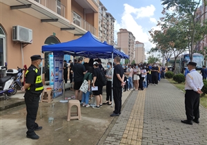 宗保公司全力做好拱亮路疫苗接种点秩序维持工作