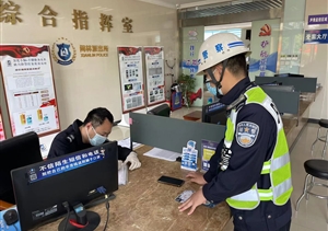 捡到手机交民警 失主认领特致谢—闲林街道交警项目队员捡到手机