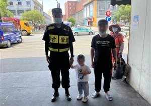 男童走散急哭啼 队员帮其寻家人—运河街道城管项目队员帮助走散男