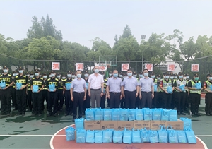 浦东周浦镇领导到宗保公司慰问公司员工