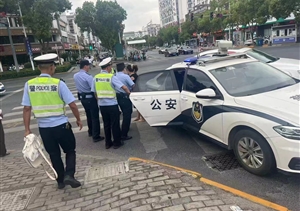 女子轻生欲跳河 队员急救脱险情—宗保公司驻歙县项目队员救下欲跳