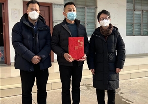 崇明区堡镇领导慰问宗保公司员工