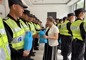 宗保公司员工受到甲方单位领导看望慰问